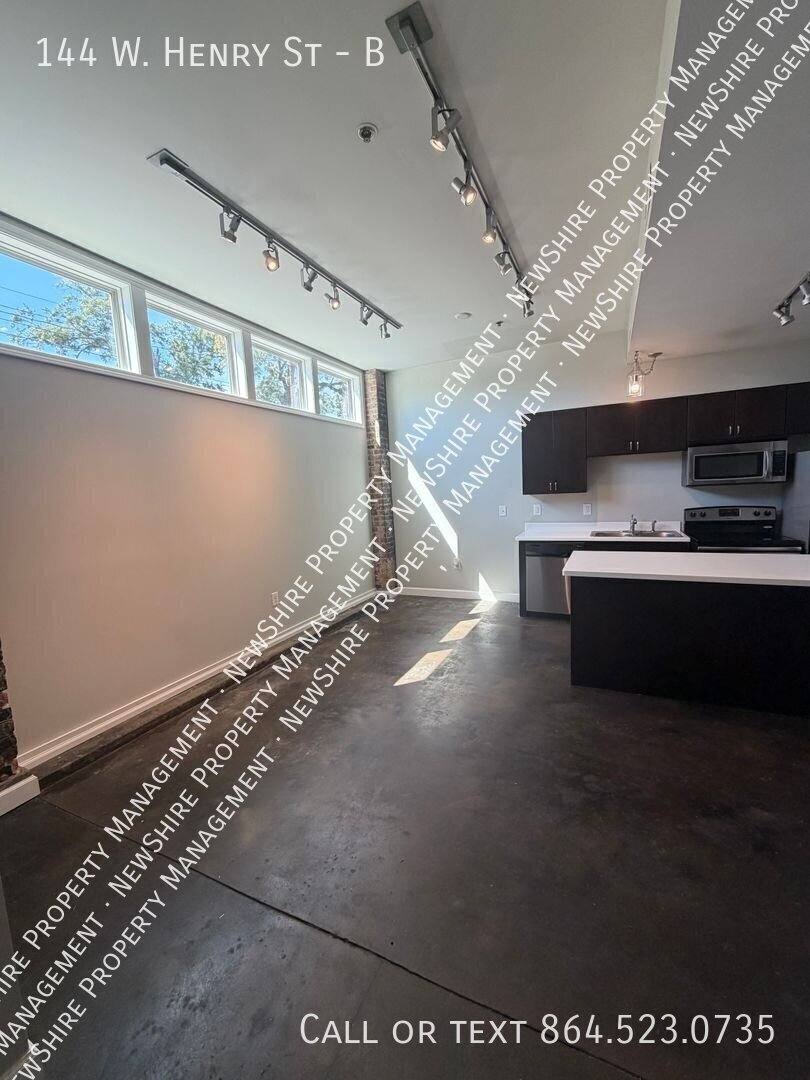 Apartment for rent at 144 W Henry St #B, Spartanburg, SC 29306