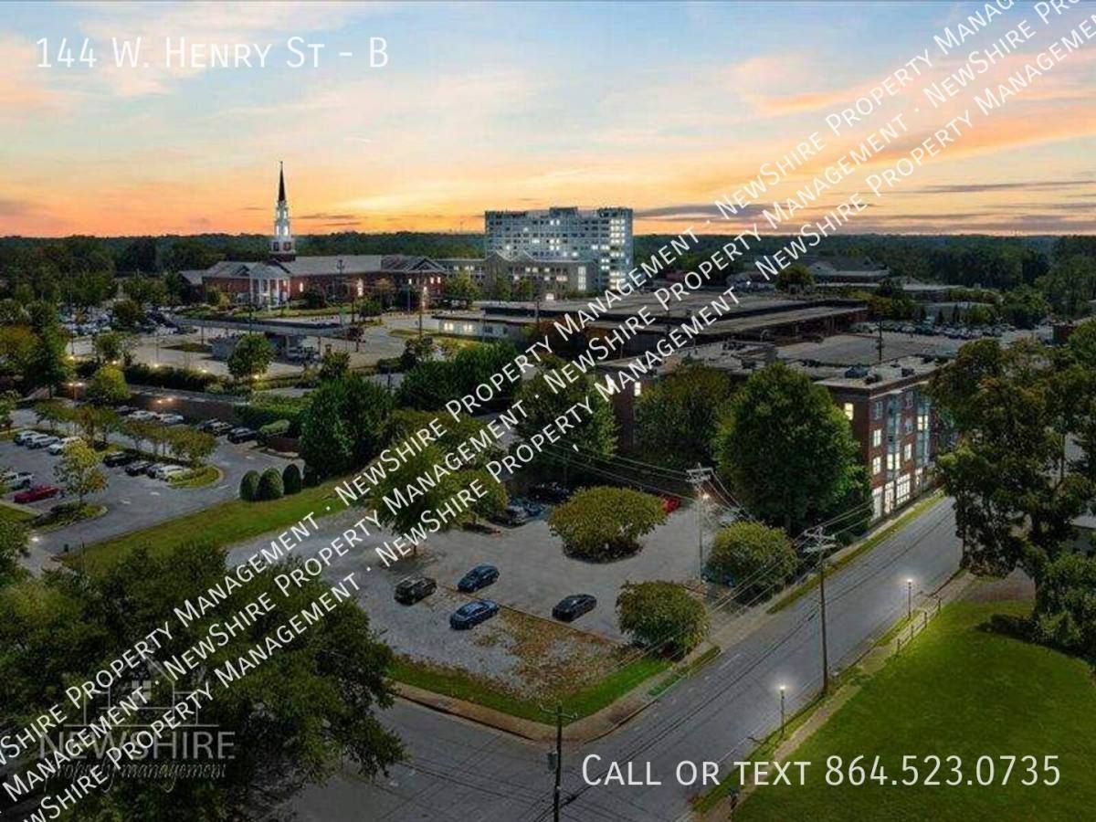 Apartment for rent at 144 W Henry St #B, Spartanburg, SC 29306