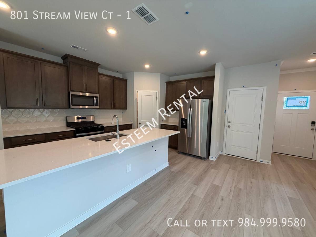 Townhouse for rent at 801 Stream View Court #1, Mebane, NC 27302