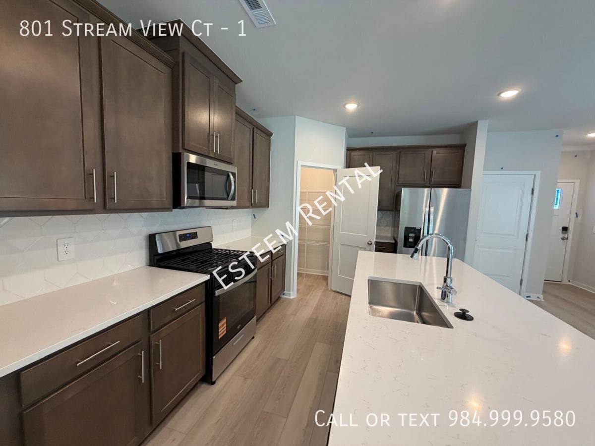 Townhouse for rent at 801 Stream View Court #1, Mebane, NC 27302