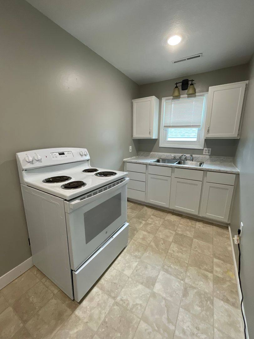 Apartment for rent at 816 Congress St, Emporia, KS 66801