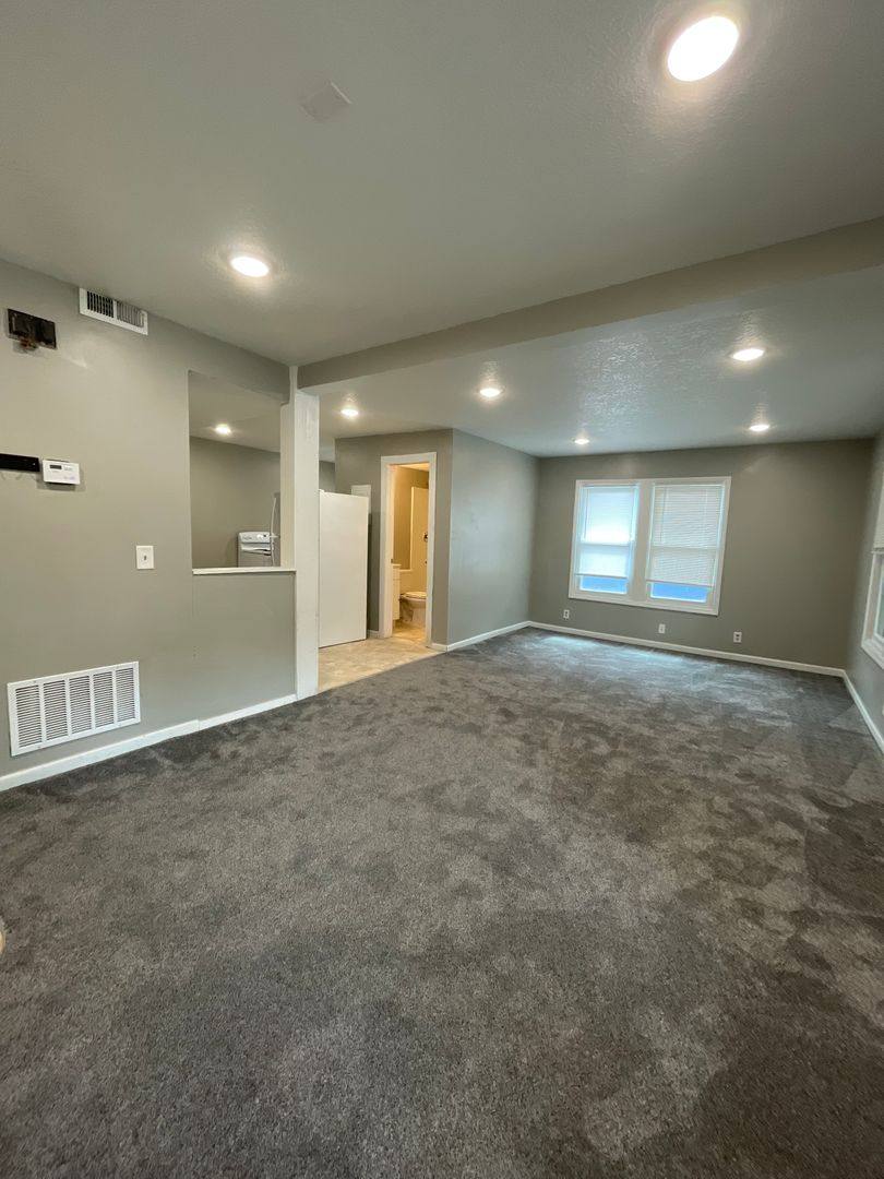 Apartment for rent at 816 Congress St, Emporia, KS 66801
