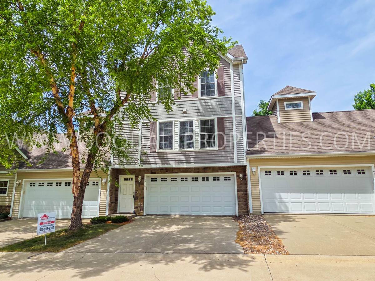 Townhouse for rent at 4316 153rd St, Urbandale, IA 50323