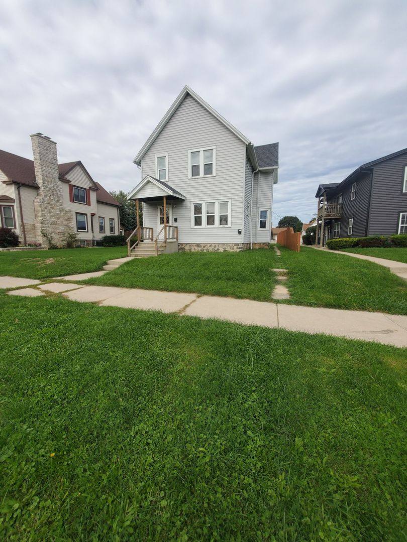 Apartment for rent at 1216 Marquette Ave, South Milwaukee, WI 53172