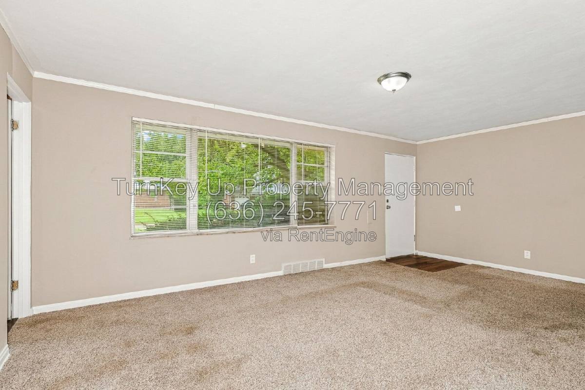 House for rent at 9922 Norwich Dr, St. Louis, MO 63137