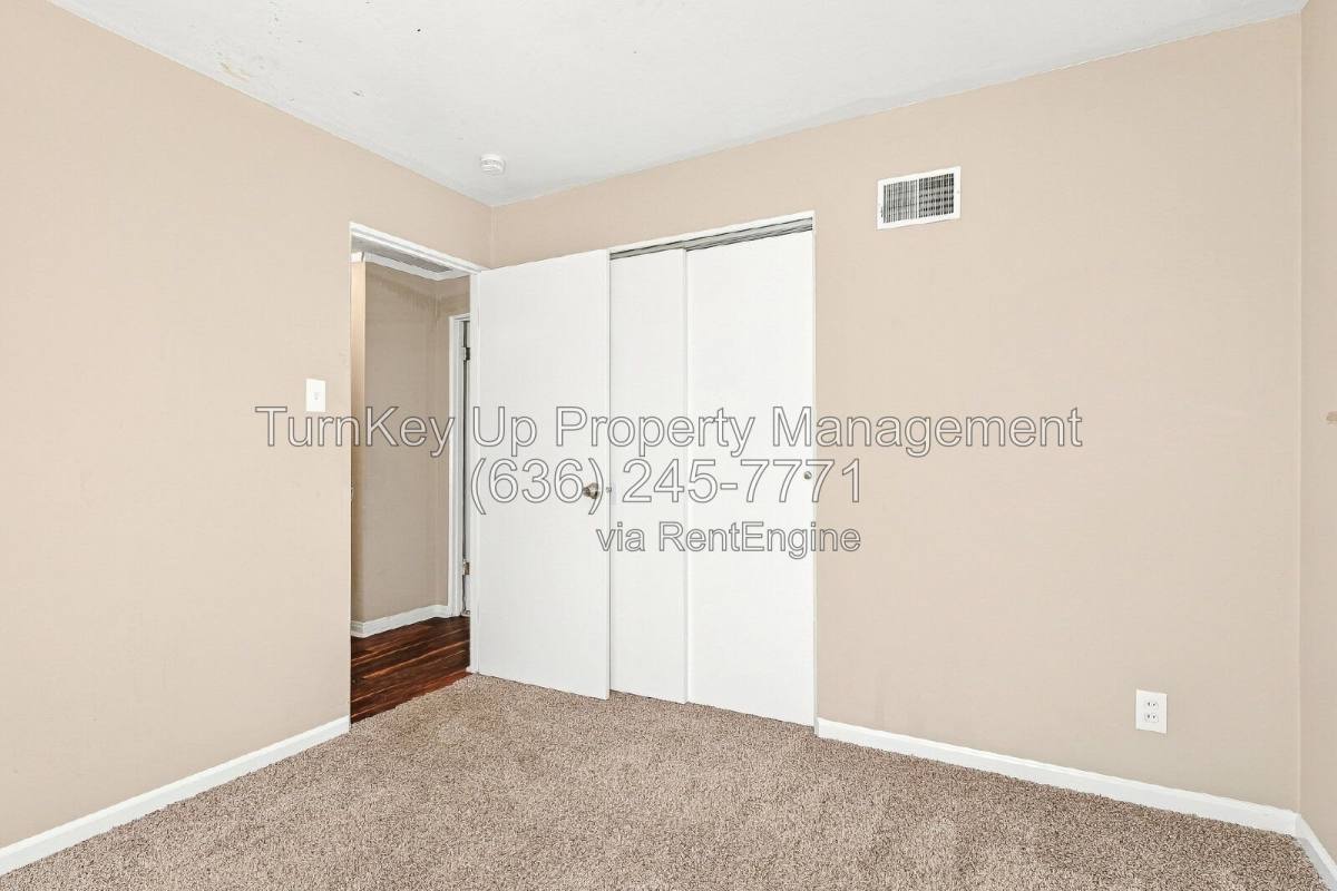 House for rent at 9922 Norwich Dr, St. Louis, MO 63137