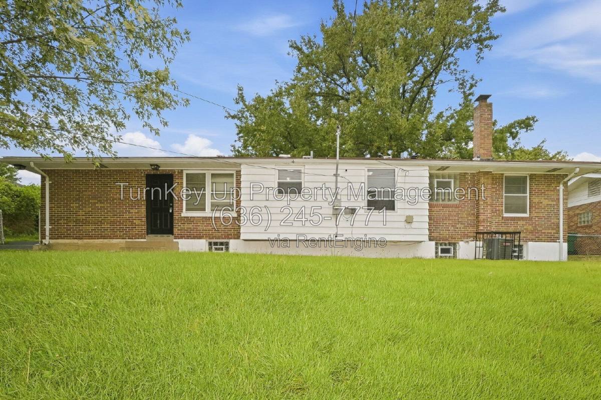 House for rent at 9922 Norwich Dr, St. Louis, MO 63137