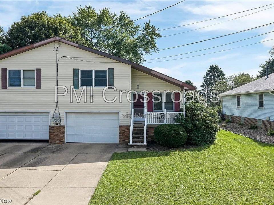 Apartment for rent at 1532 Ellesmere Ave NW, North Canton, OH 44720