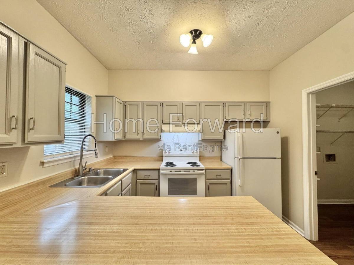 House for rent at 3118 High Ridge Dr, Lexington, KY 40517