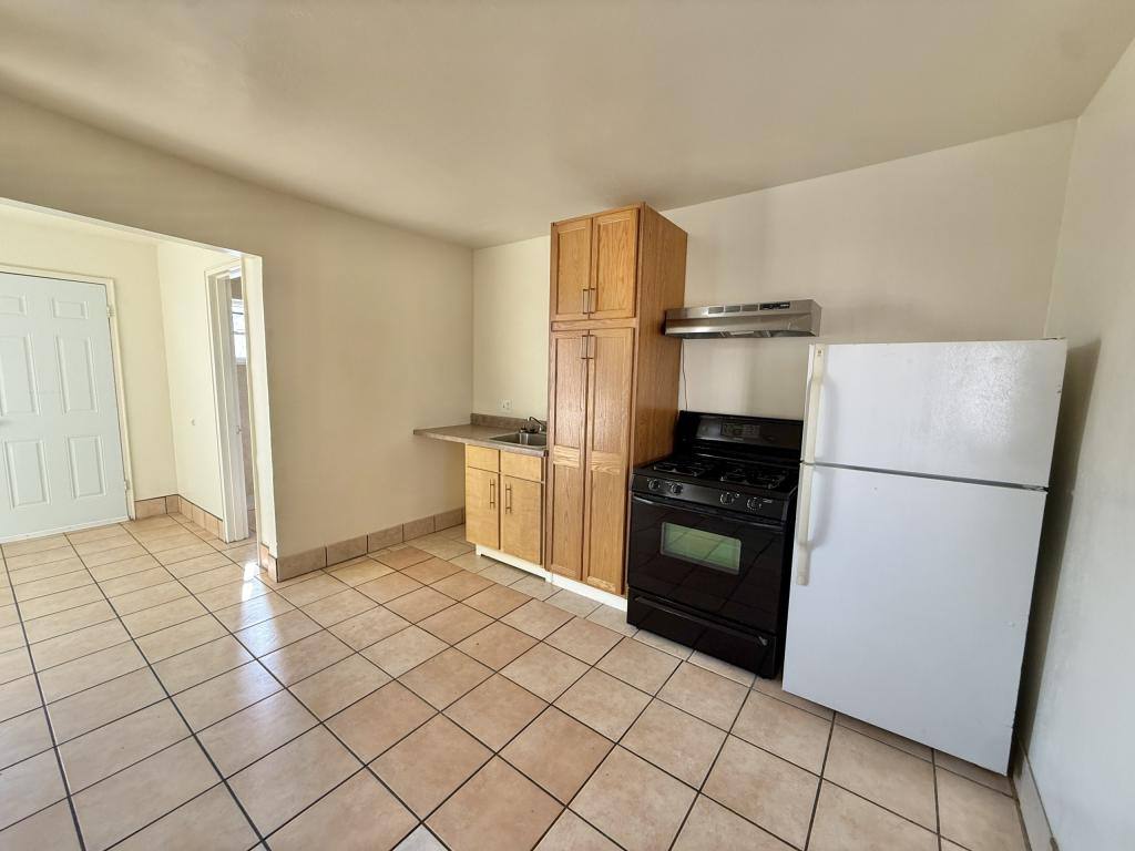 326 W 17th Place #4, Yuma, AZ 85364 - House for Rent - Image 4
