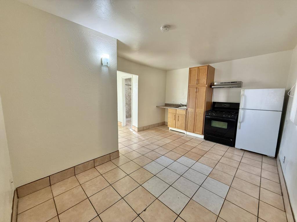 326 W 17th Place #4, Yuma, AZ 85364 - House for Rent - Image 2