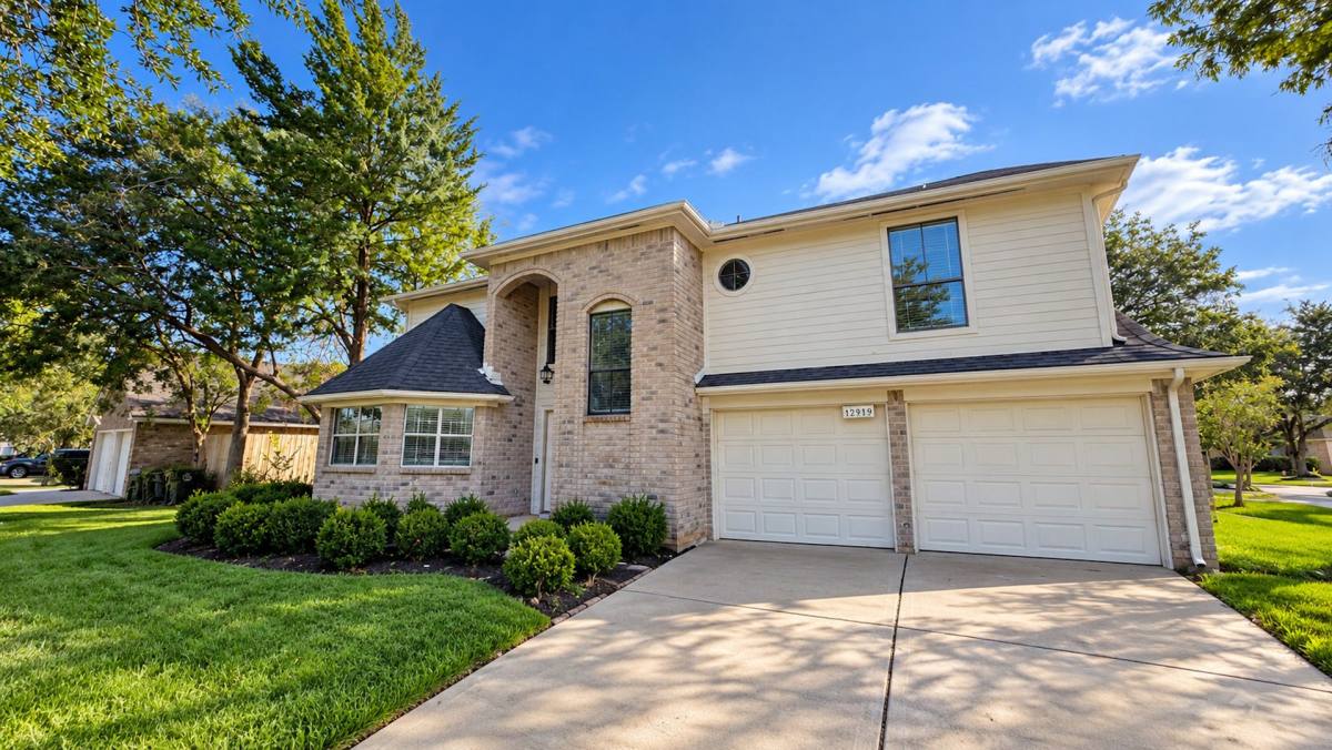 House for rent at 2919 Great Lakes Ave, Sugar Land, TX 77479