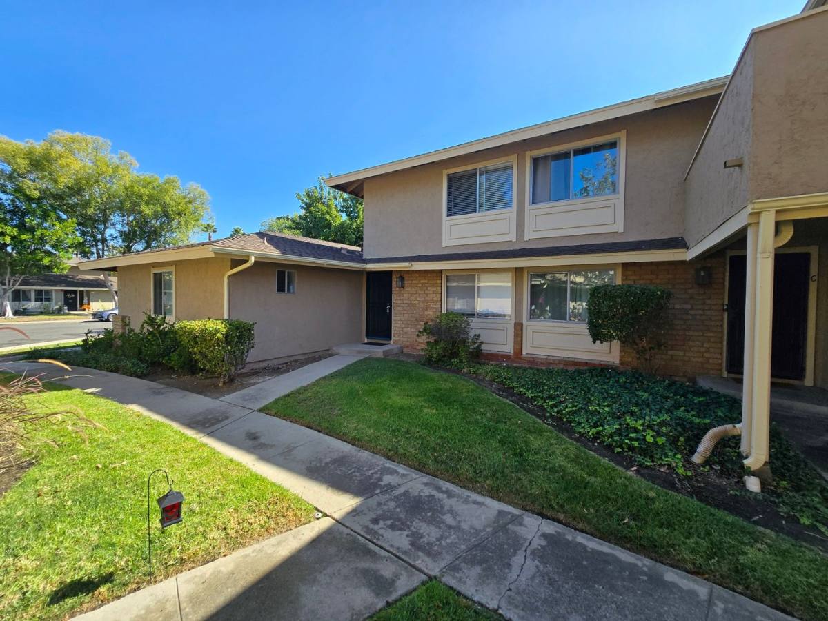 Townhouse for rent at 910 Amistad Court #B, El Cajon, CA 92019