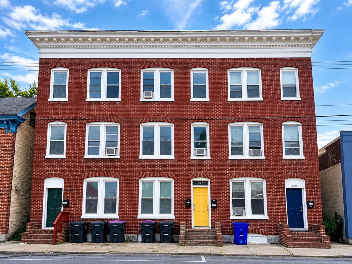 Apartment for rent at 129-133 E Baltimore St, Hagerstown, MD 21740