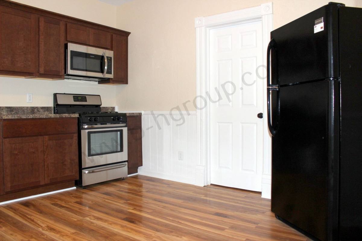 Apartment for rent at 4828 16th Ave, Kenosha, WI 53140