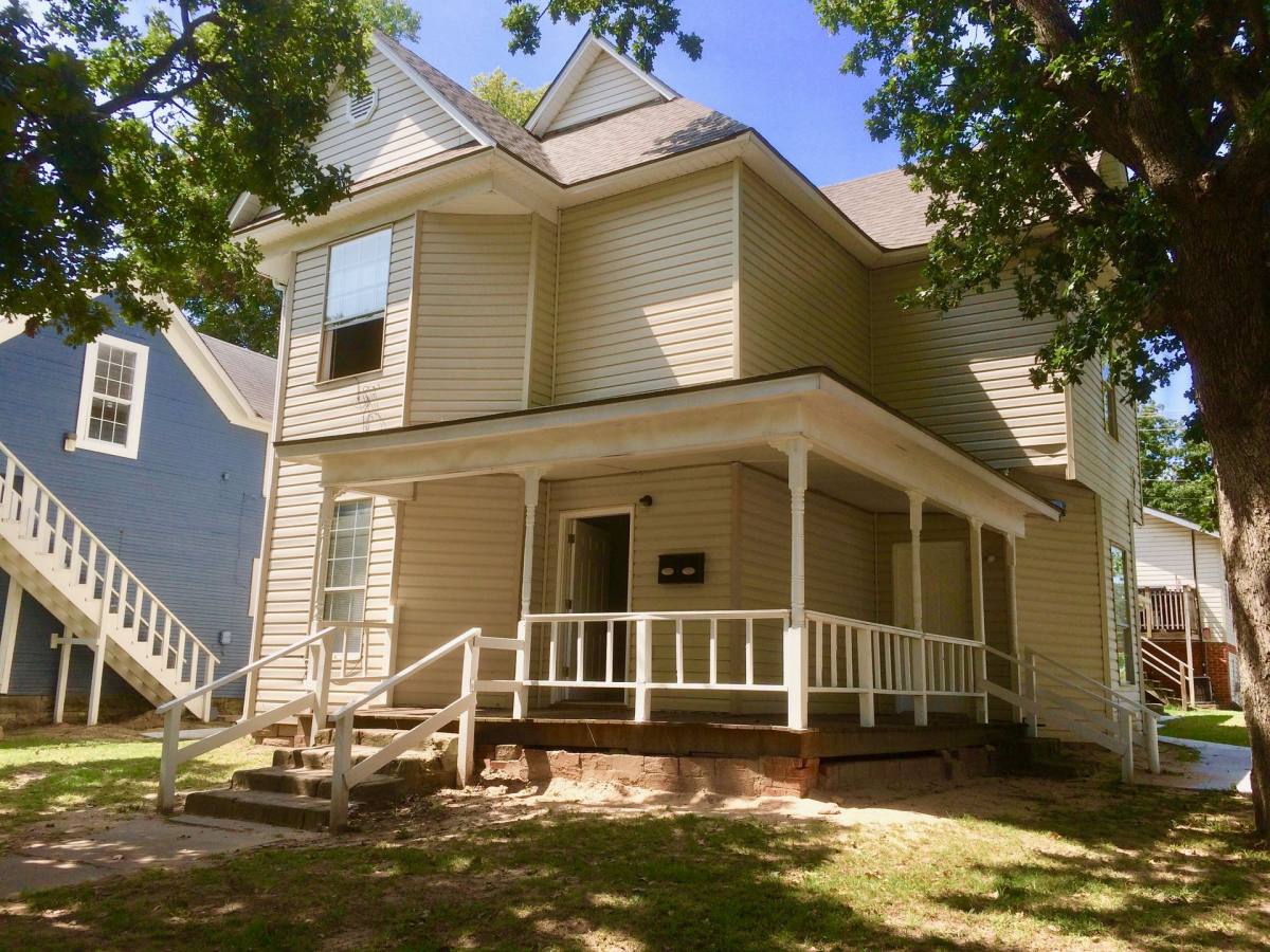 Apartment for rent at 328 N Philadelphia Ave, Shawnee, OK 74801
