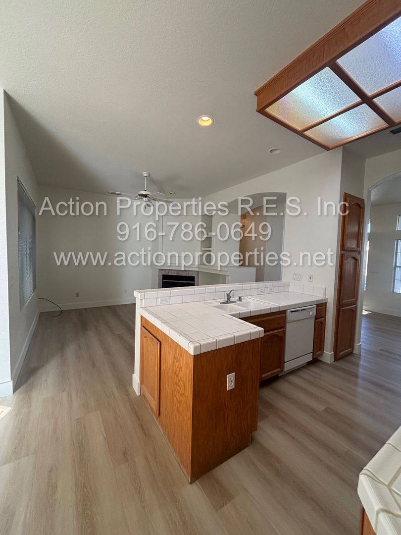 House for rent at 2432 Stefanie Dr, Rocklin, CA 95765