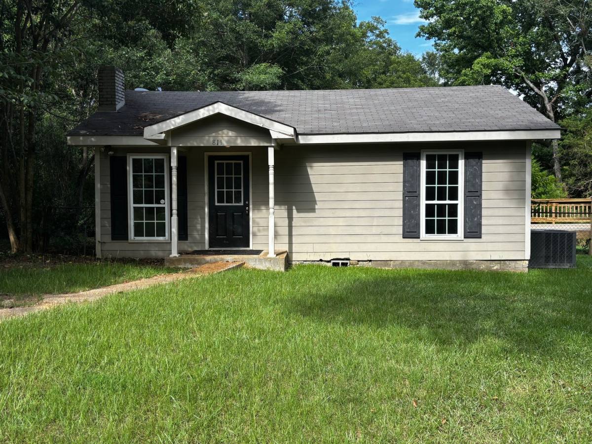 House for rent at 811 College St S, Brandon, MS 39042