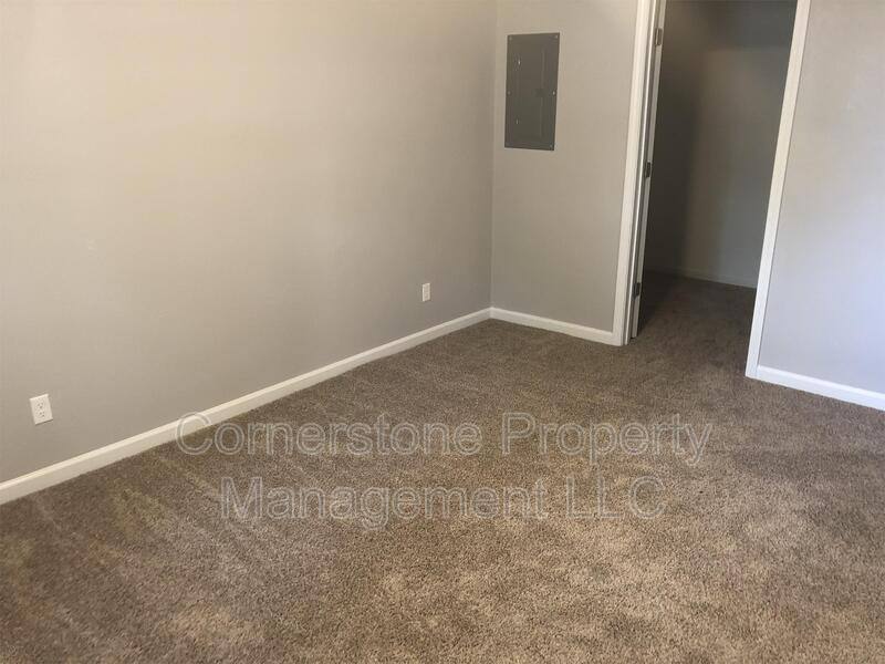 Townhouse for rent at 8285 Center Dr, De Soto, KS 66018