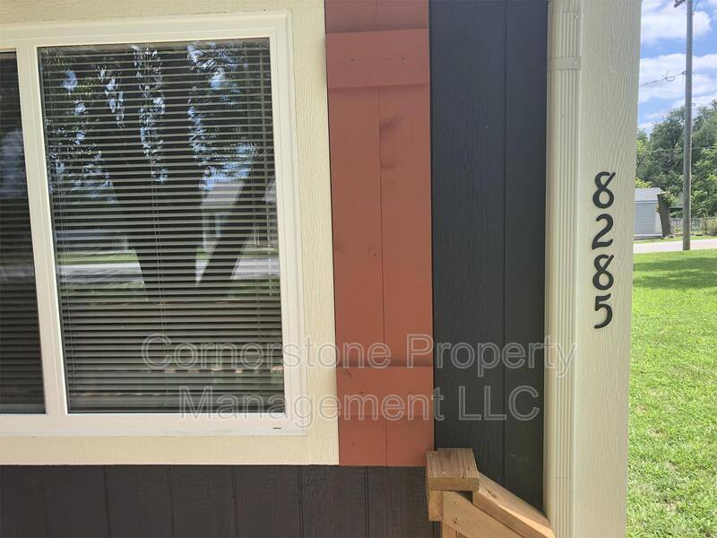 Townhouse for rent at 8285 Center Dr, De Soto, KS 66018