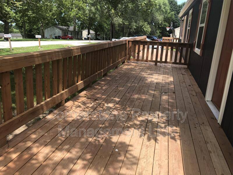 Townhouse for rent at 8285 Center Dr, De Soto, KS 66018