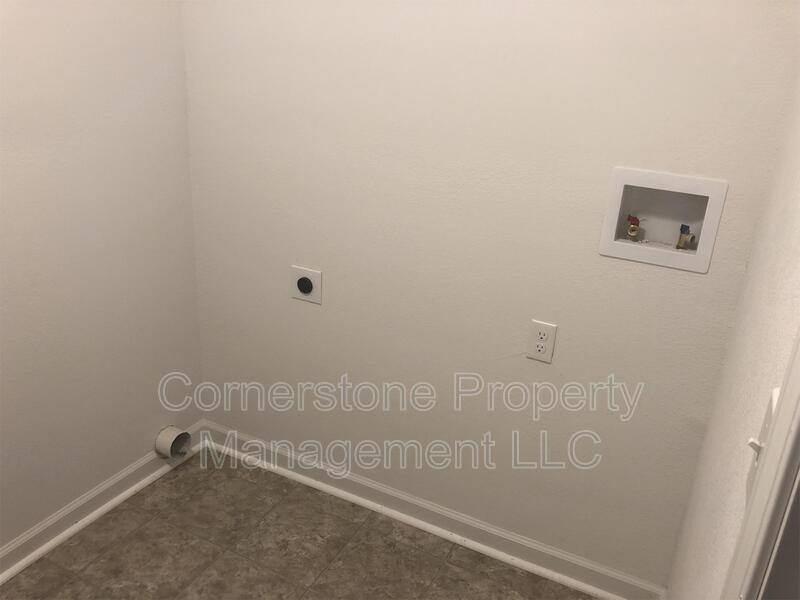 Townhouse for rent at 8285 Center Dr, De Soto, KS 66018