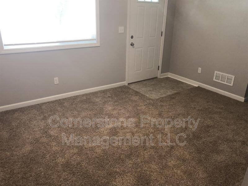 Townhouse for rent at 8285 Center Dr, De Soto, KS 66018