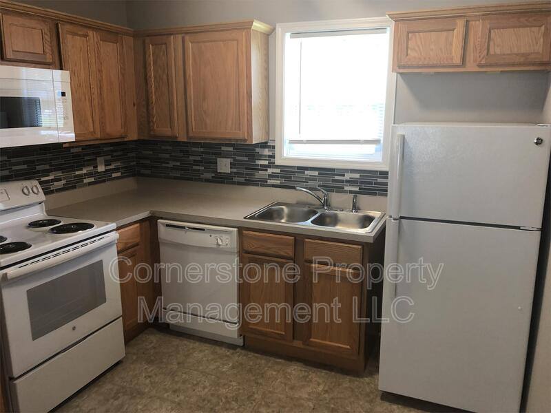 Townhouse for rent at 8285 Center Dr, De Soto, KS 66018