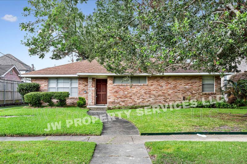 House for rent at 226 Sena Dr, Metairie, LA 70005