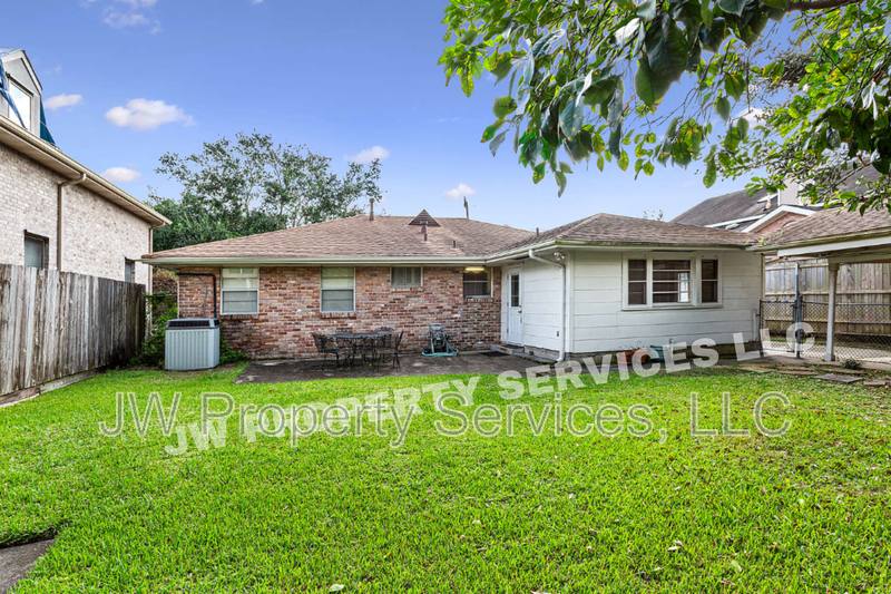 House for rent at 226 Sena Dr, Metairie, LA 70005