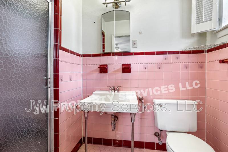 House for rent at 226 Sena Dr, Metairie, LA 70005