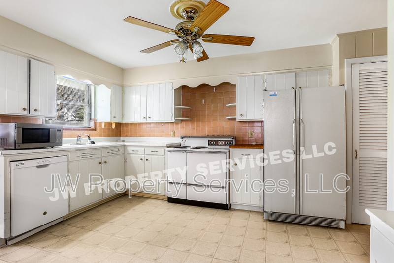 House for rent at 226 Sena Dr, Metairie, LA 70005