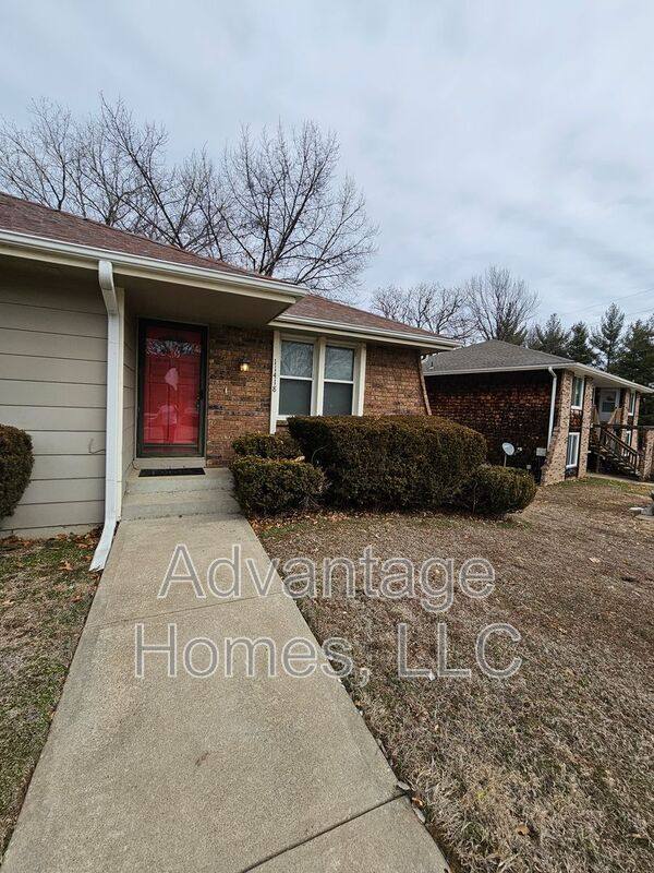 House for rent at 11418 E 71st St, Kansas City, MO 64133