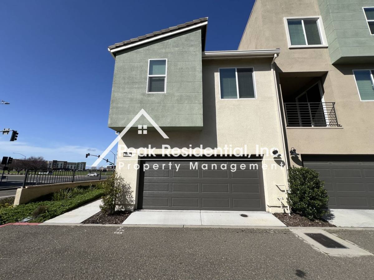 Townhouse for rent at 2444 Arena Blvd, Sacramento, CA 95834