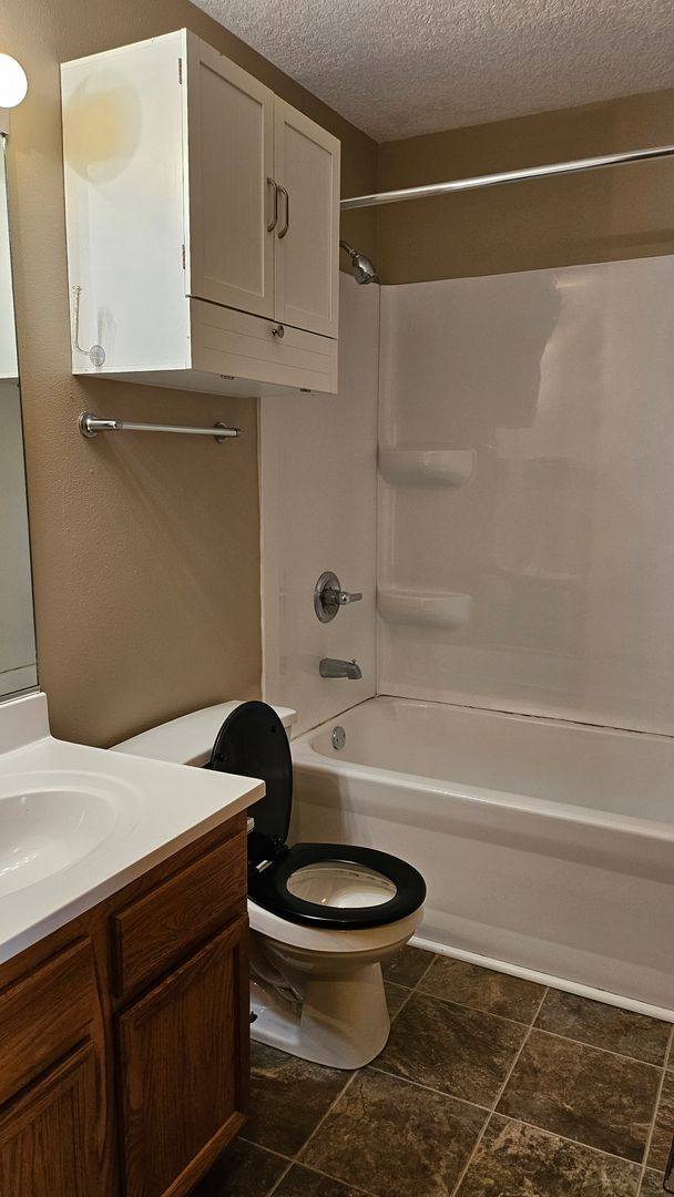 House for rent at 1714 11th St, Des Moines, IA 50314