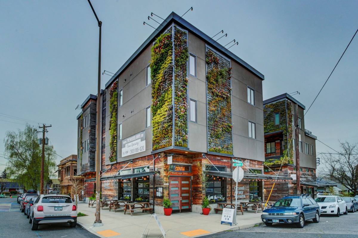 Apartment for rent at The Woodlawn, 909 NE Oneonta St, Portland, OR 97211