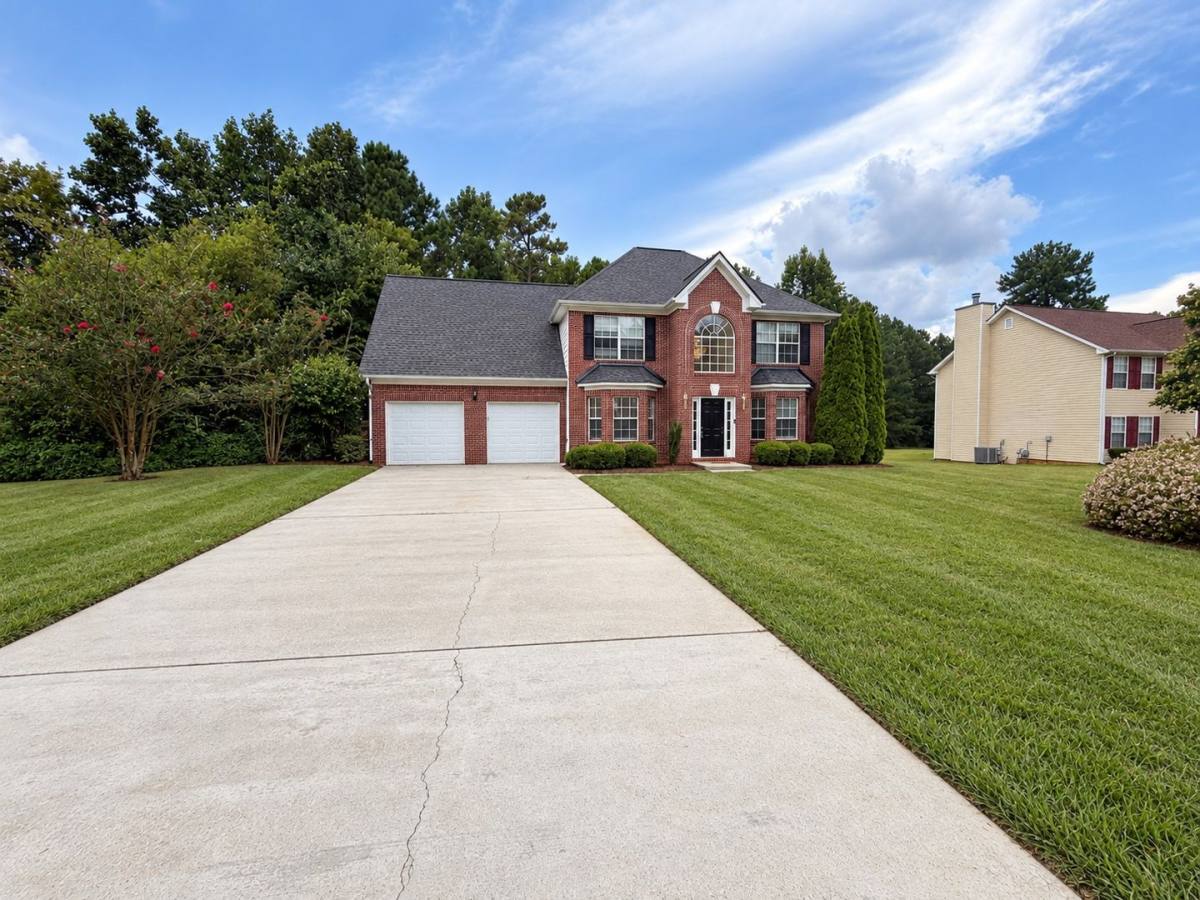 House for rent at 9469 Carnes Crossing Cr, Jonesboro, GA 30236