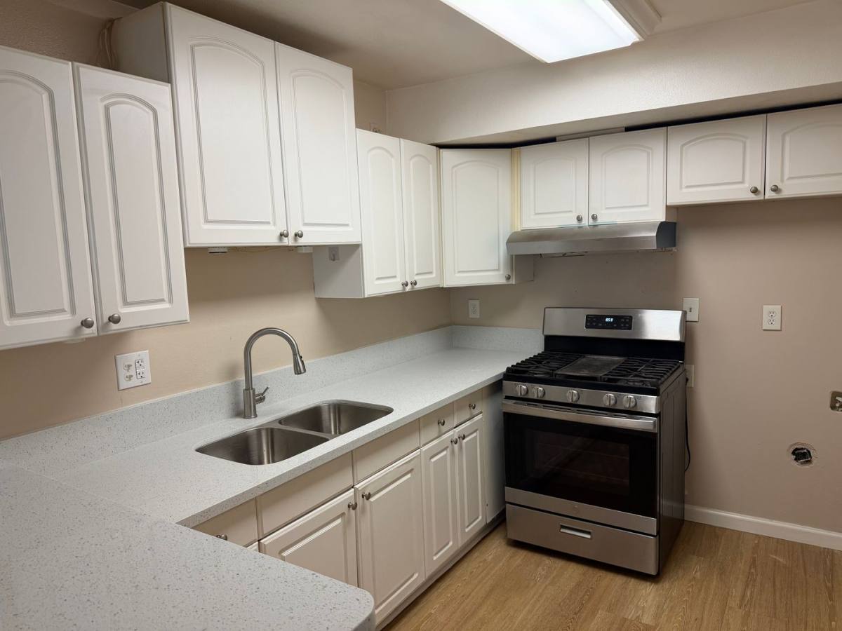 Apartment for rent at 2119 E Westport Dr, Anaheim, CA 92806