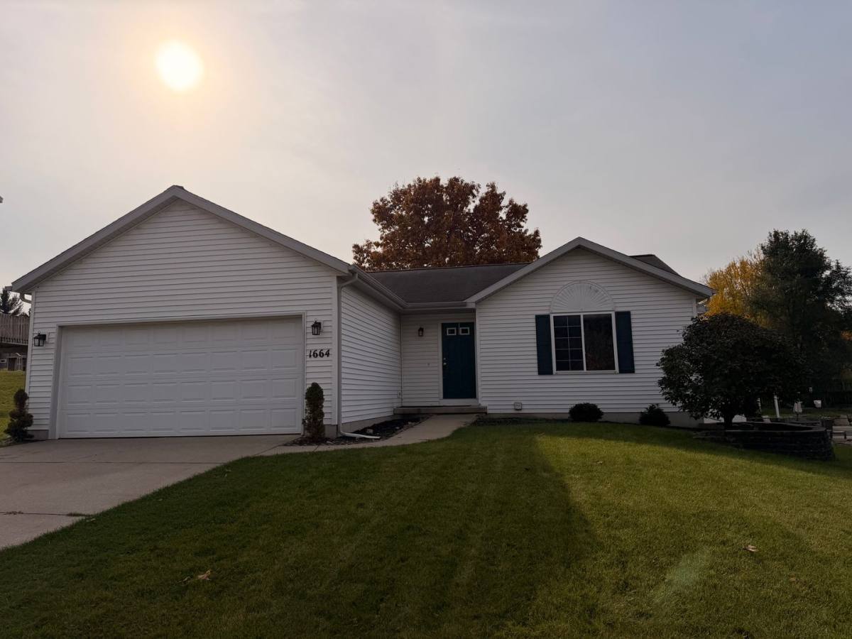 House for rent at 1664 Northbend Dr NE, Grand Rapids, MI 49505