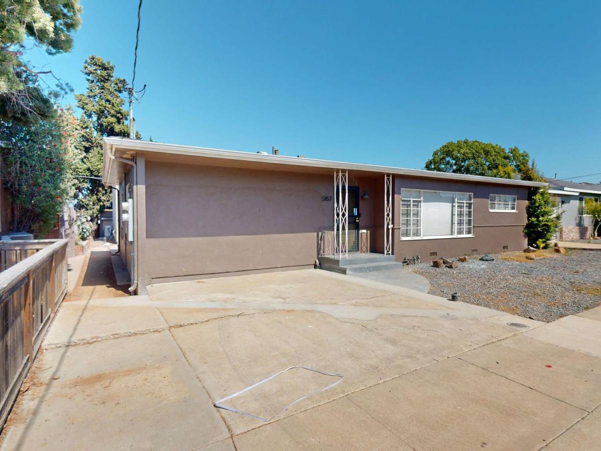 Townhouse for rent at 5157 Catoctin Dr, San Diego, CA 92115