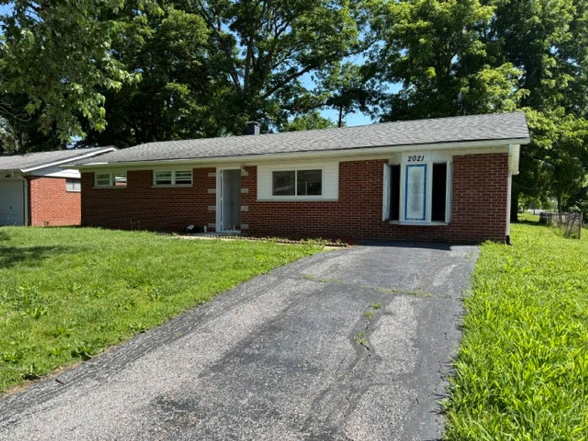 House for rent at 2021 Delores, East St. Louis, IL 62206