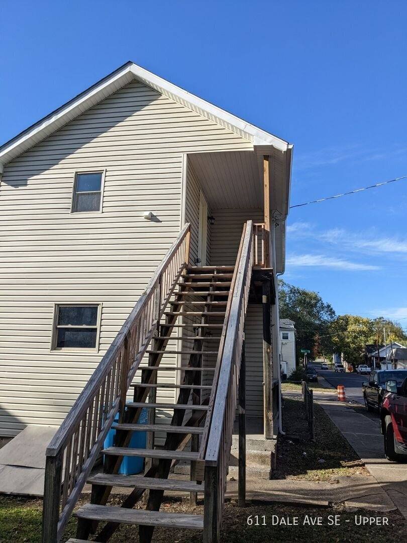 Apartment for rent at 611 Dale Ave SE, Roanoke, VA 24013