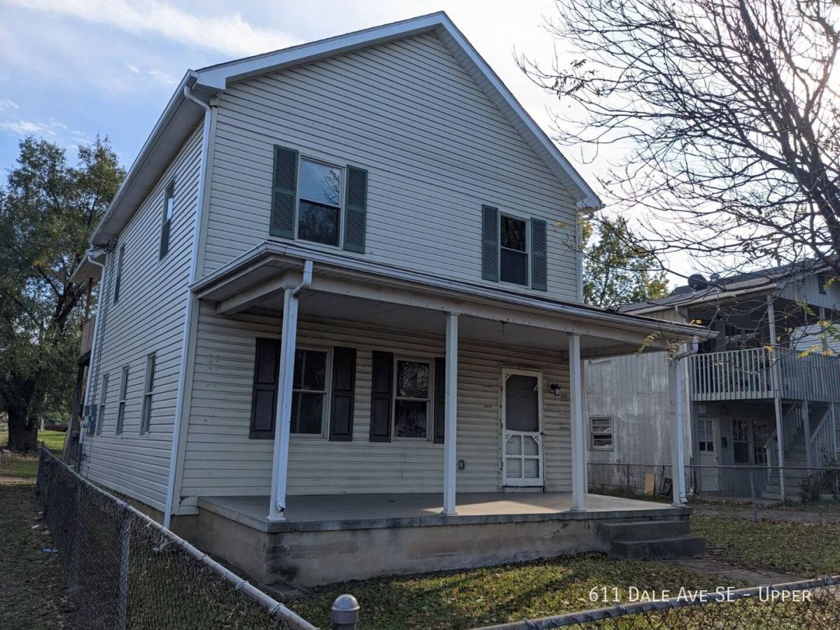 Apartment for rent at 611 Dale Ave SE, Roanoke, VA 24013