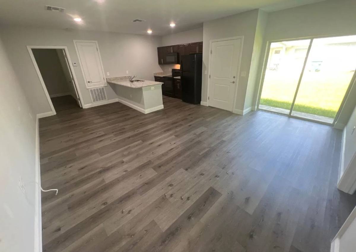 Apartment for rent at 2261 Florida Dr, Deltona, FL 32738