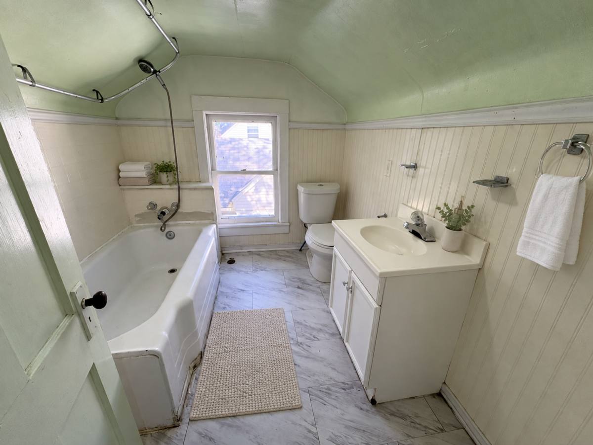 House for rent at 1045 Inman St, Akron, OH 44306