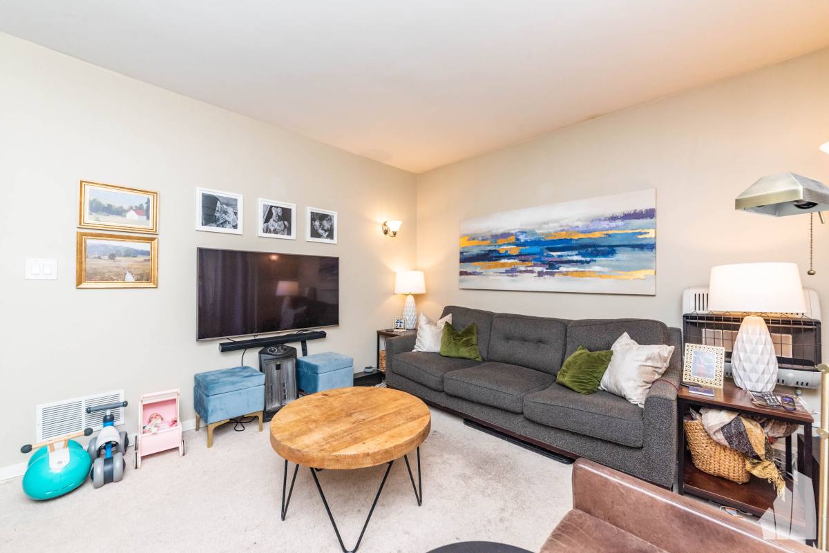 Apartment for rent at 23 N Racine Ave #406, Chicago, IL 60607