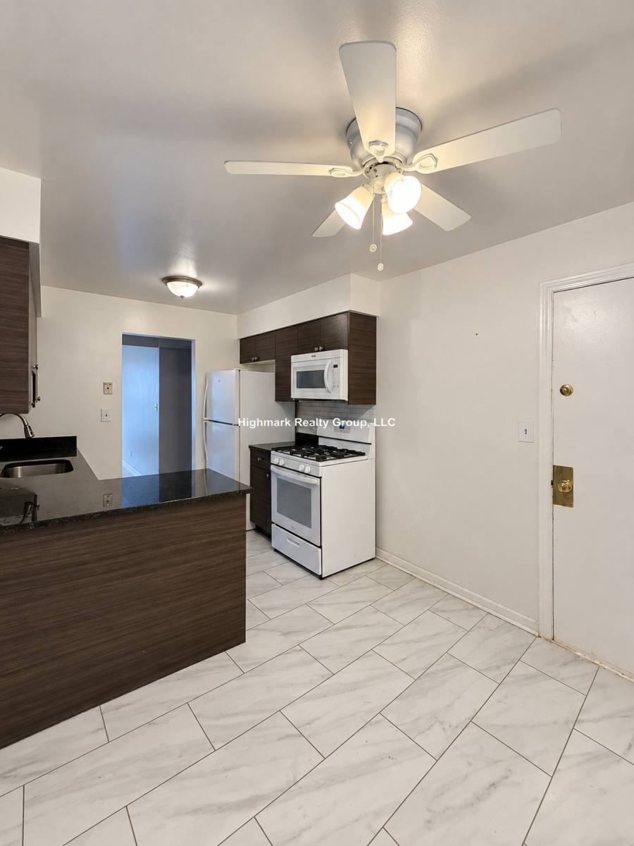 Apartment for rent at 630 Lincoln Ave #107, Addison, IL 60101