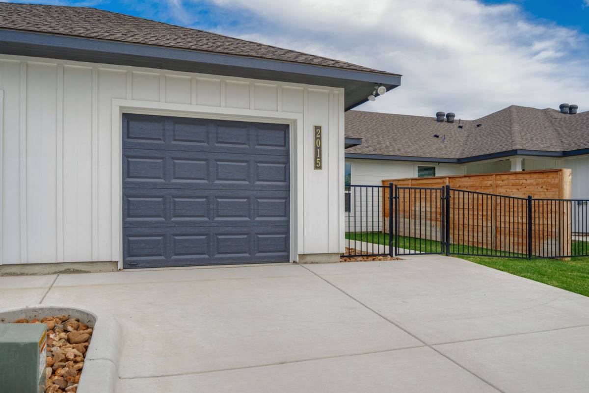 Townhouse for rent at 2015 Vintage Farms Way #1, Brenham, TX 77833