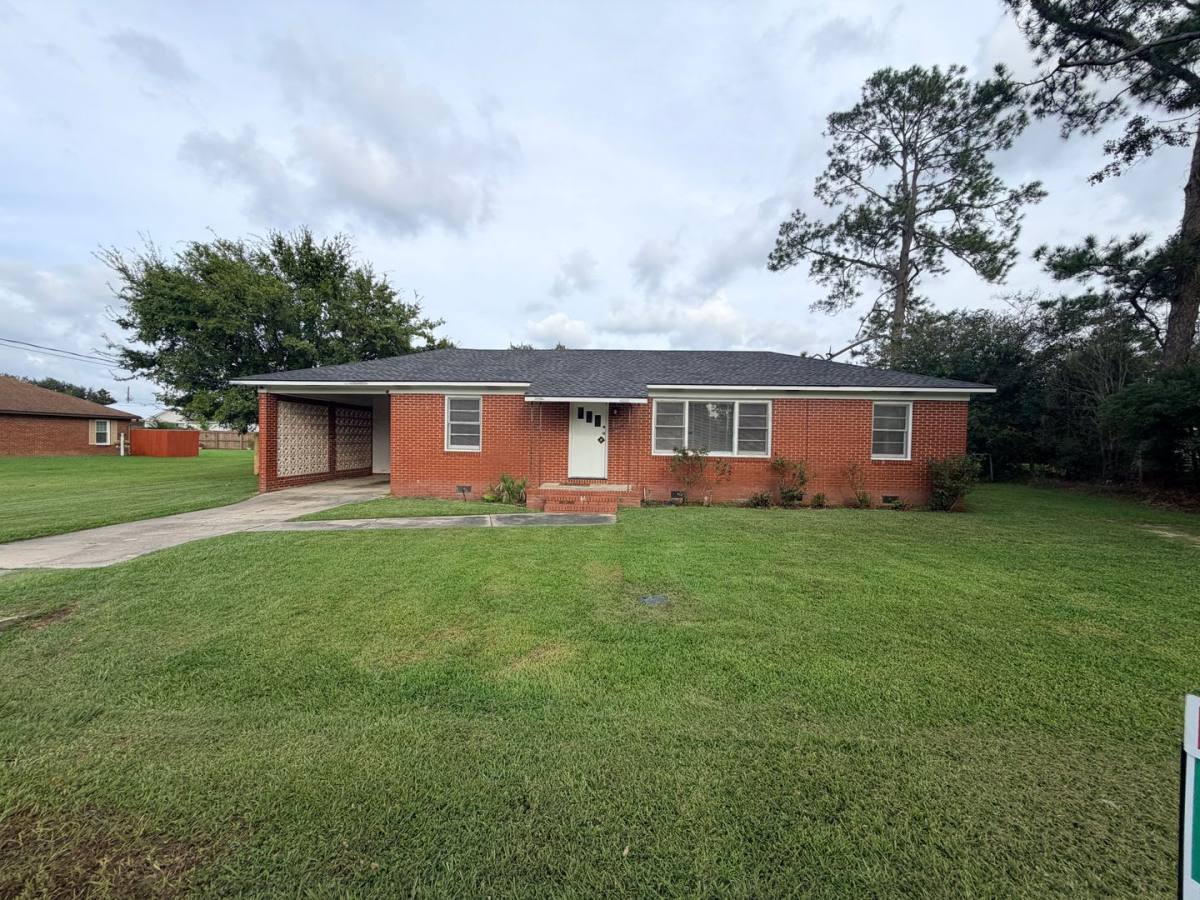 House for rent at 609 S College St, Hahira, GA 31632