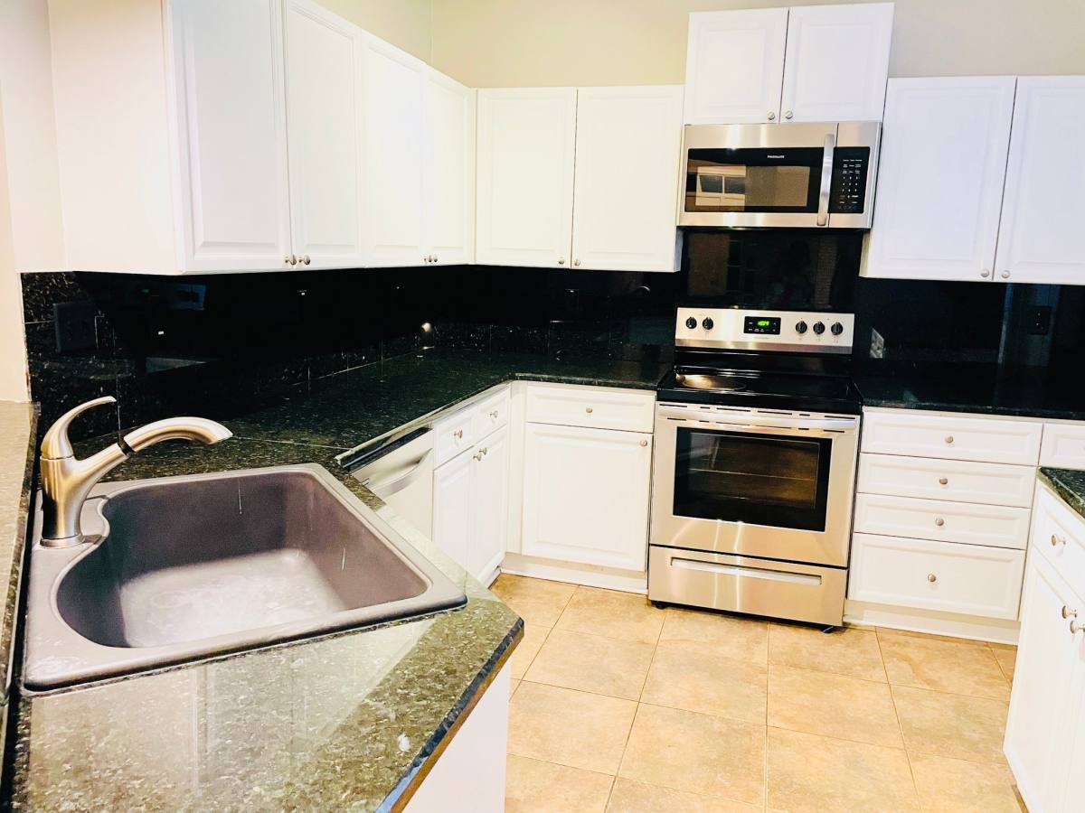 House for rent at 518 Sandringham Dr, Alpharetta, GA 30004